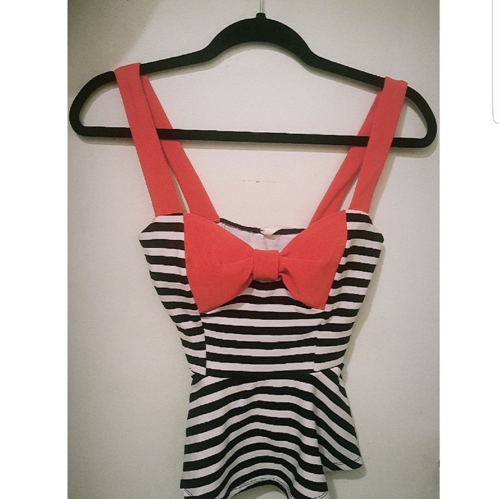 Black & White Top w| Adorable Orange Bow